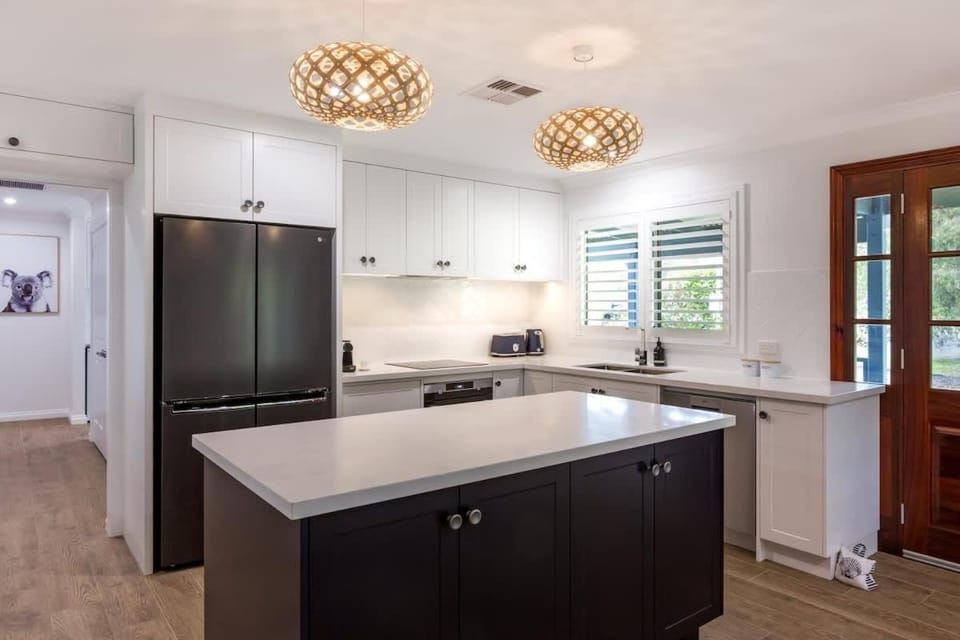 Bay Cottage - Seaside Serenity Close to Town House in Dunsborough