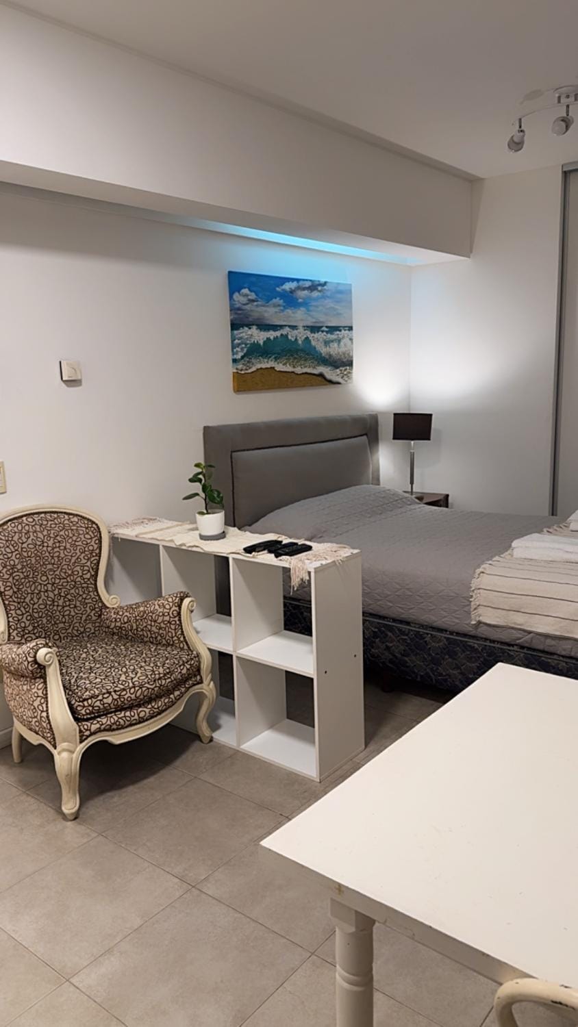 Bed, Seating area