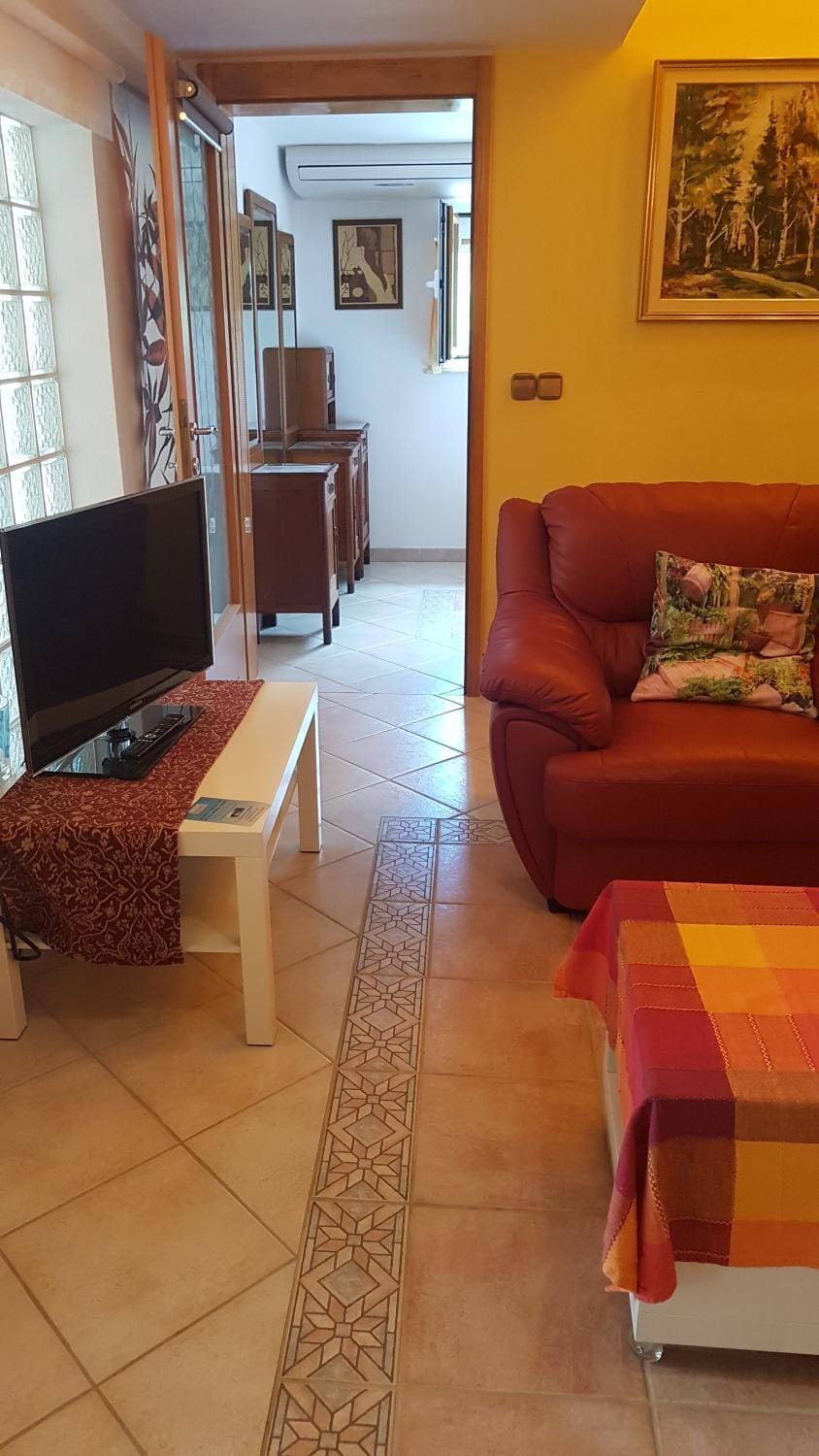 Communal lounge/ TV room