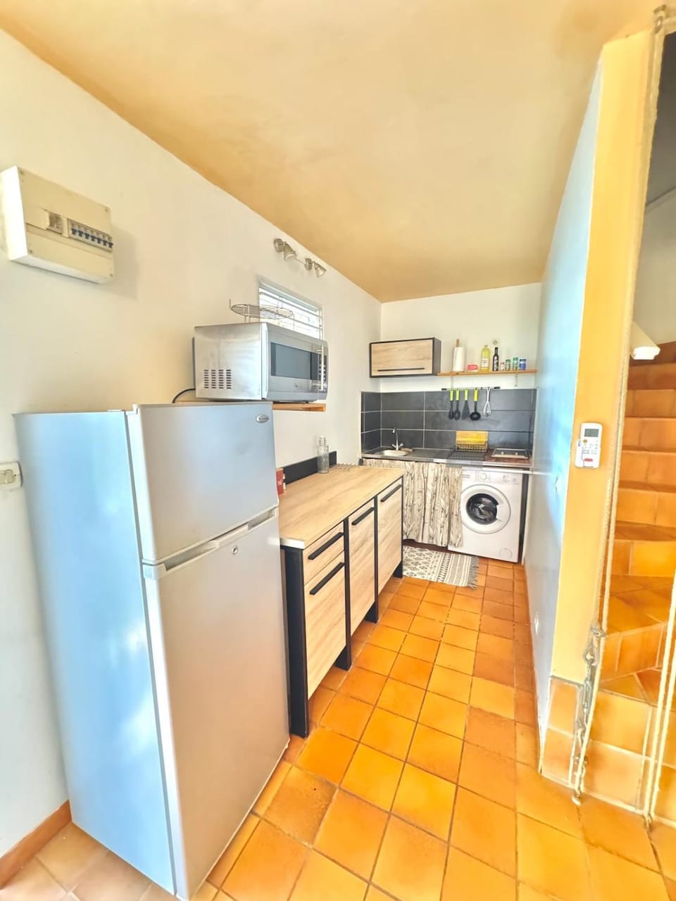 Kitchen or kitchenette, stove, washing machine