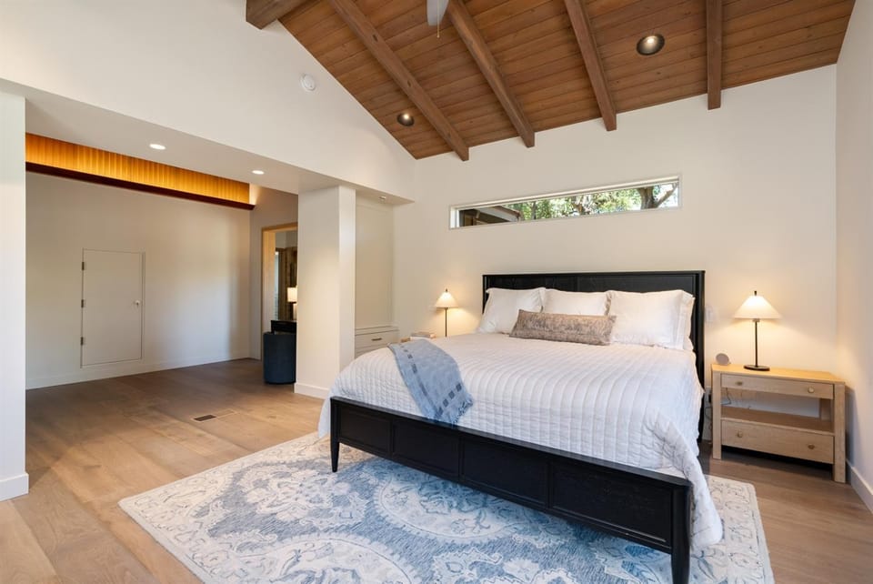 Oaks & MadeiraA Luxury Wine Escape in Paso Robles Farm Stay in Sierra Nevada