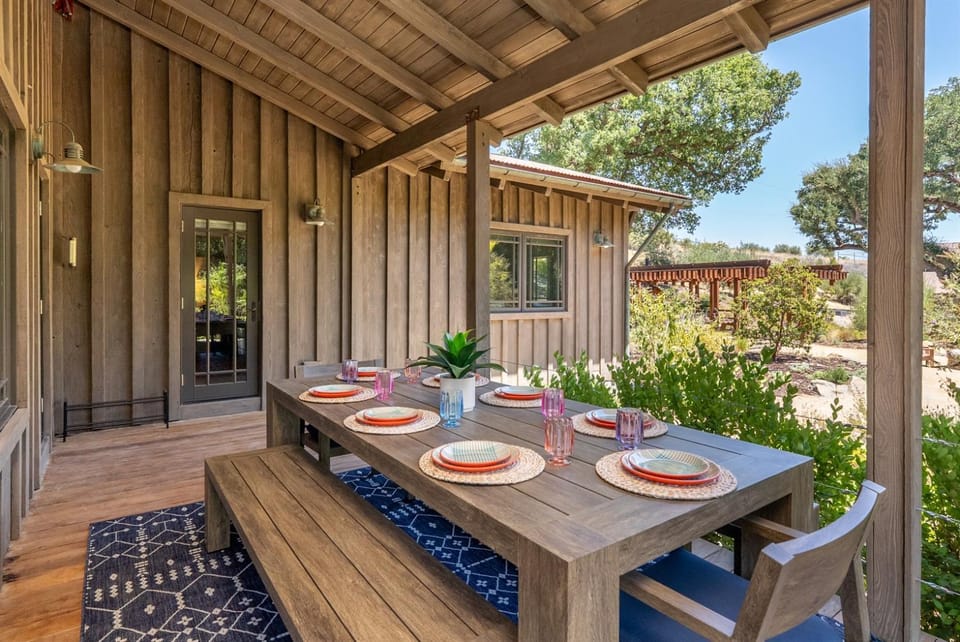 Oaks & MadeiraA Luxury Wine Escape in Paso Robles Farm Stay in Sierra Nevada
