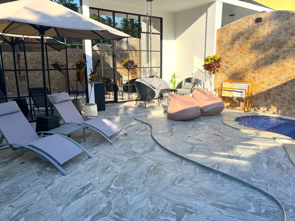Seating area, sunbed