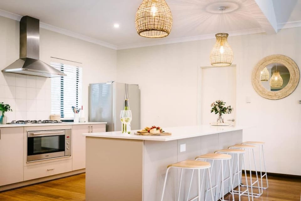 Blue Wren - Secluded Bushland Retreat with Pool House in Margaret River