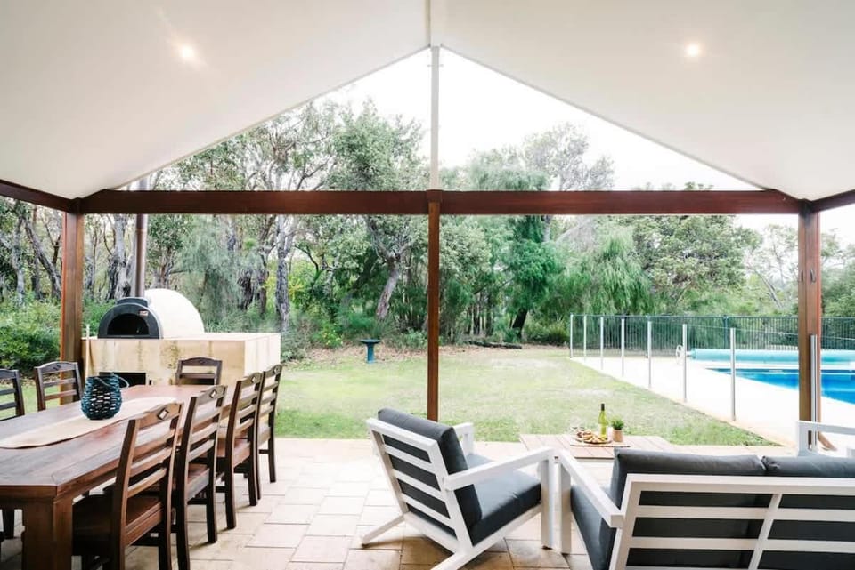 Blue Wren - Secluded Bushland Retreat with Pool House in Margaret River