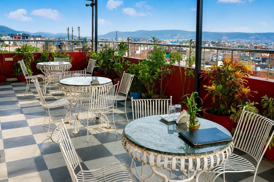 Restaurant/places to eat, Seating area