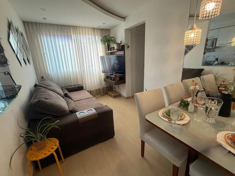 TV and multimedia, Living room, Food and drinks, Seating area