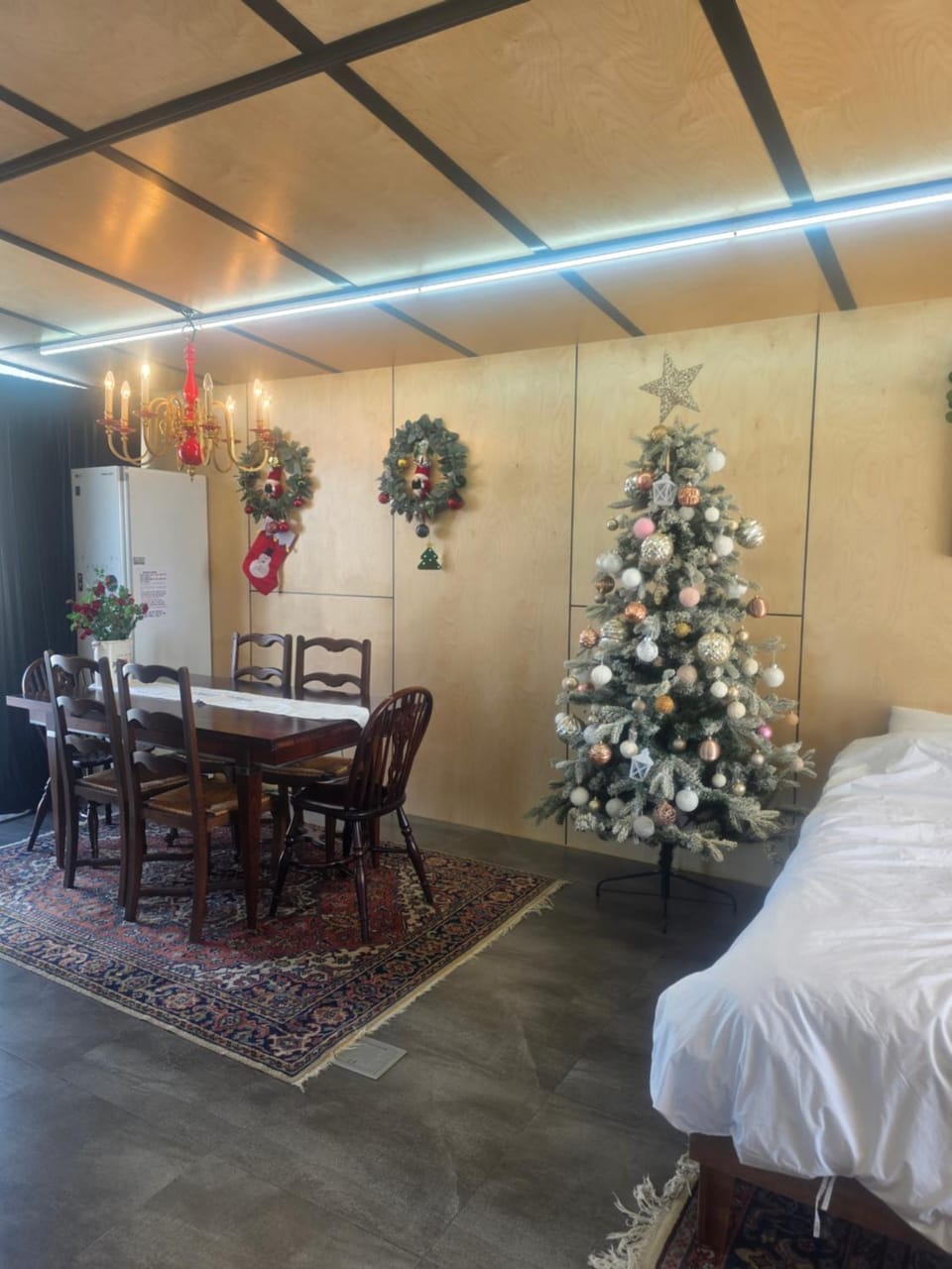 Bed, Living room, Photo of the whole room, Seating area, Dining area, Bedroom
