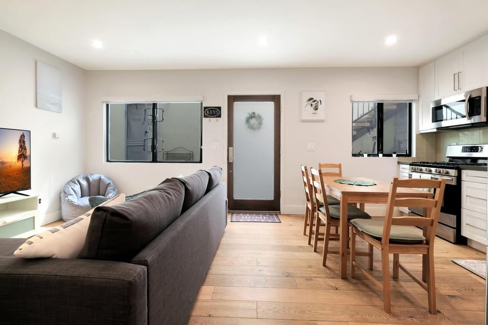 Feel At Home At A One Bedroom Apt 1 Block From The Beach Apartment in Hermosa Beach