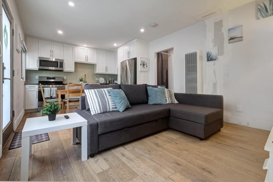 Feel At Home At A One Bedroom Apt 1 Block From The Beach Apartment in Hermosa Beach