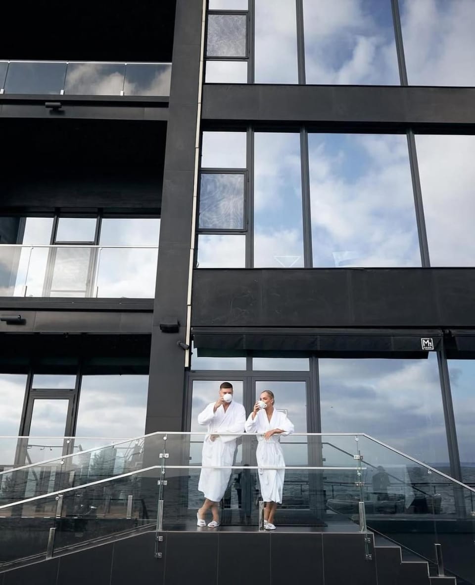 Property building, Facade/entrance, Day, People, Balcony/Terrace, Balcony/Terrace, Guests