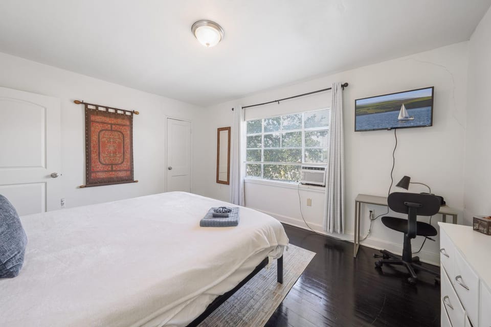 20 Minute Walk to Tiger Stadium - Near Downtown Apartment in Baton Rouge