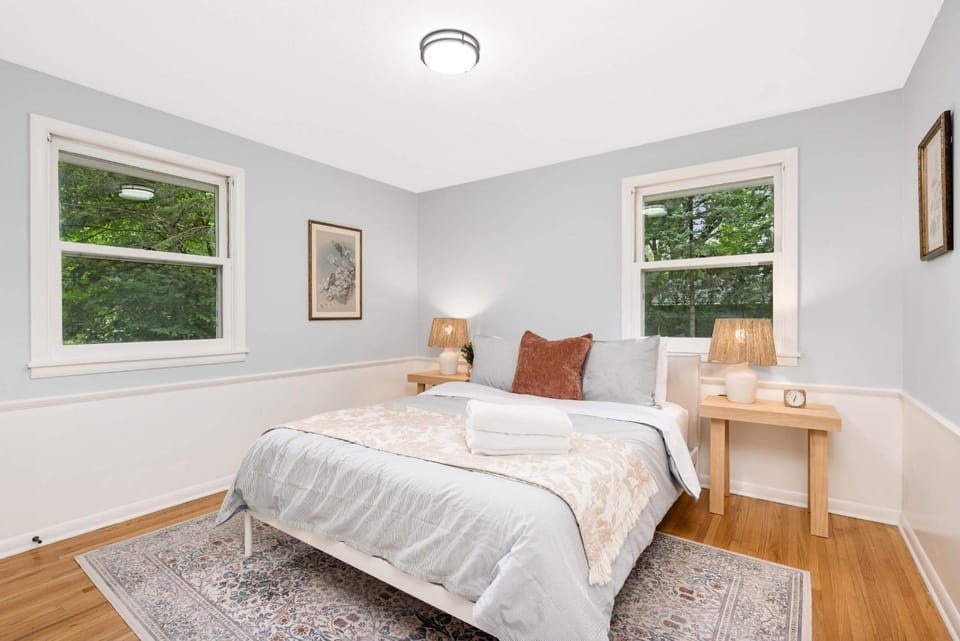 Bed, Photo of the whole room, Bedroom