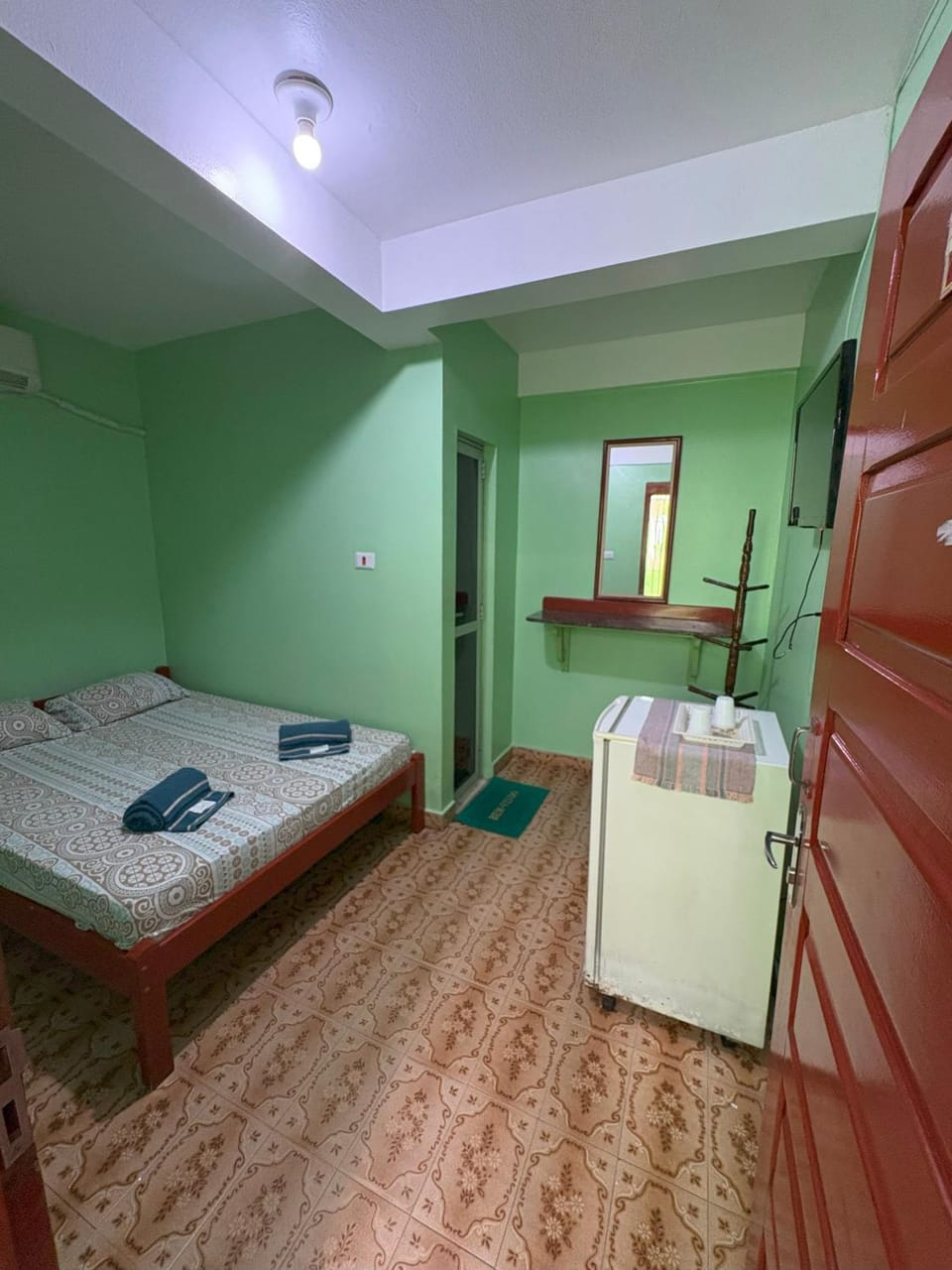 Bed, Photo of the whole room, Bedroom, towels