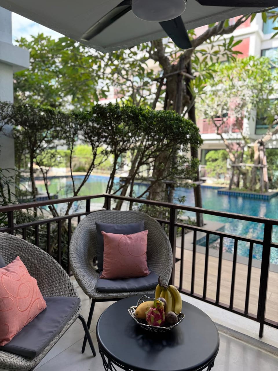 Patio, Day, Garden, View (from property/room), Food and drinks, Seating area, Dining area, Garden view, Pool view, Swimming pool