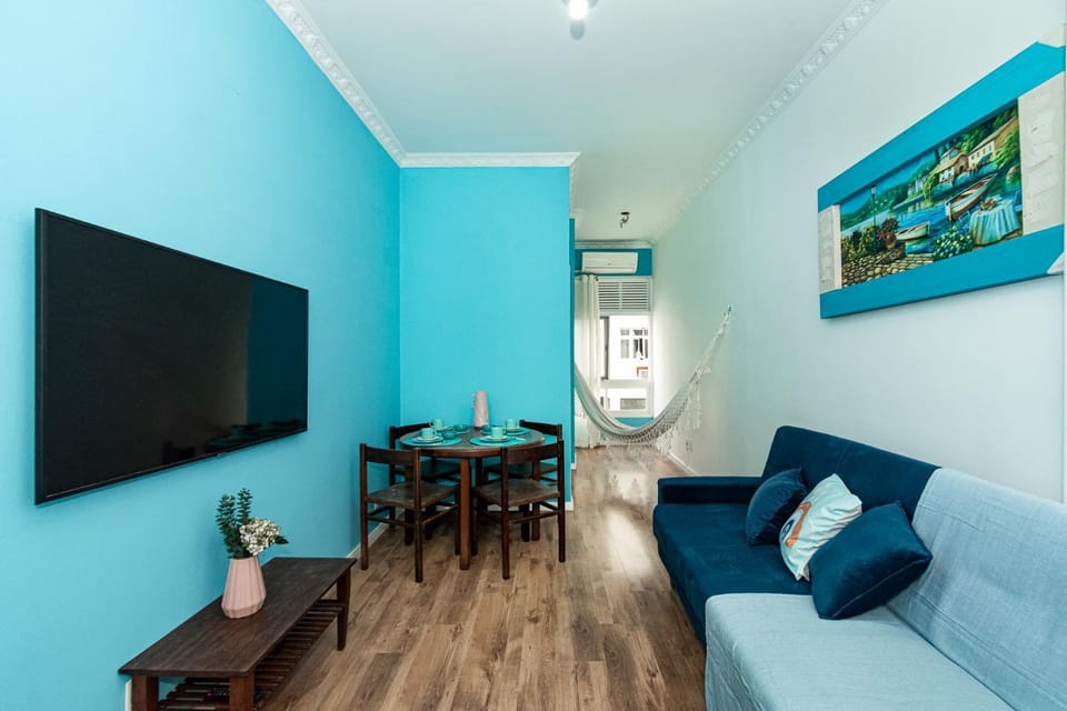 Communal lounge/ TV room, Living room, Seating area, Dining area, air conditioner