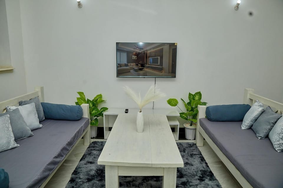 Communal lounge/ TV room, TV and multimedia, Living room