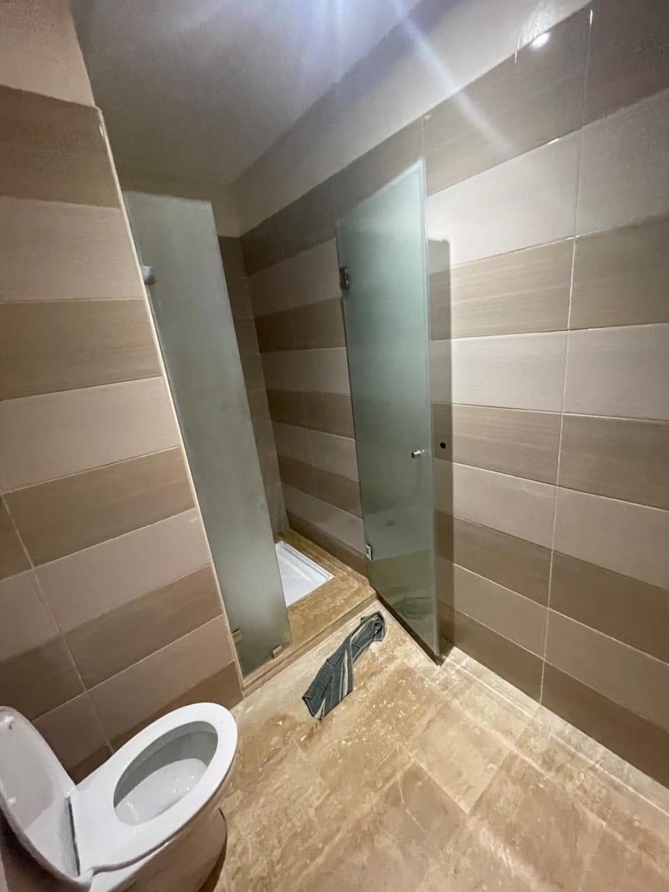 Shower, Toilet