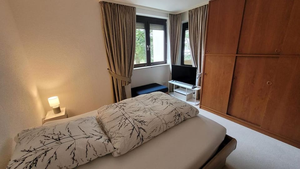 Bed, TV and multimedia, Bedroom, wardrobe