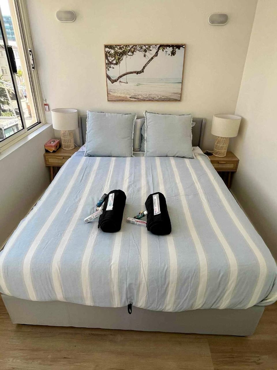 Bed, Photo of the whole room, Bedroom, towels