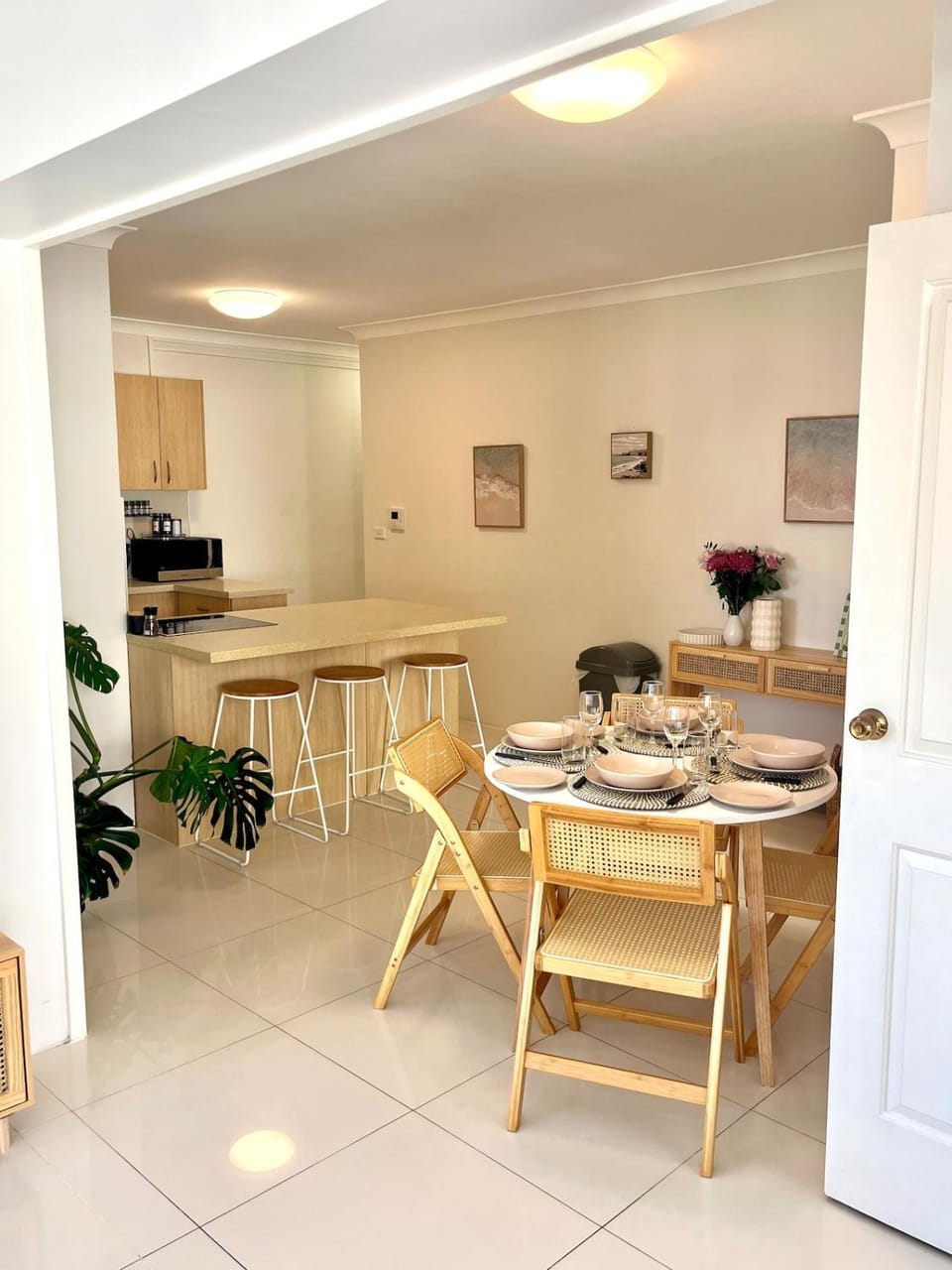 Kitchen or kitchenette, Dining area, stove