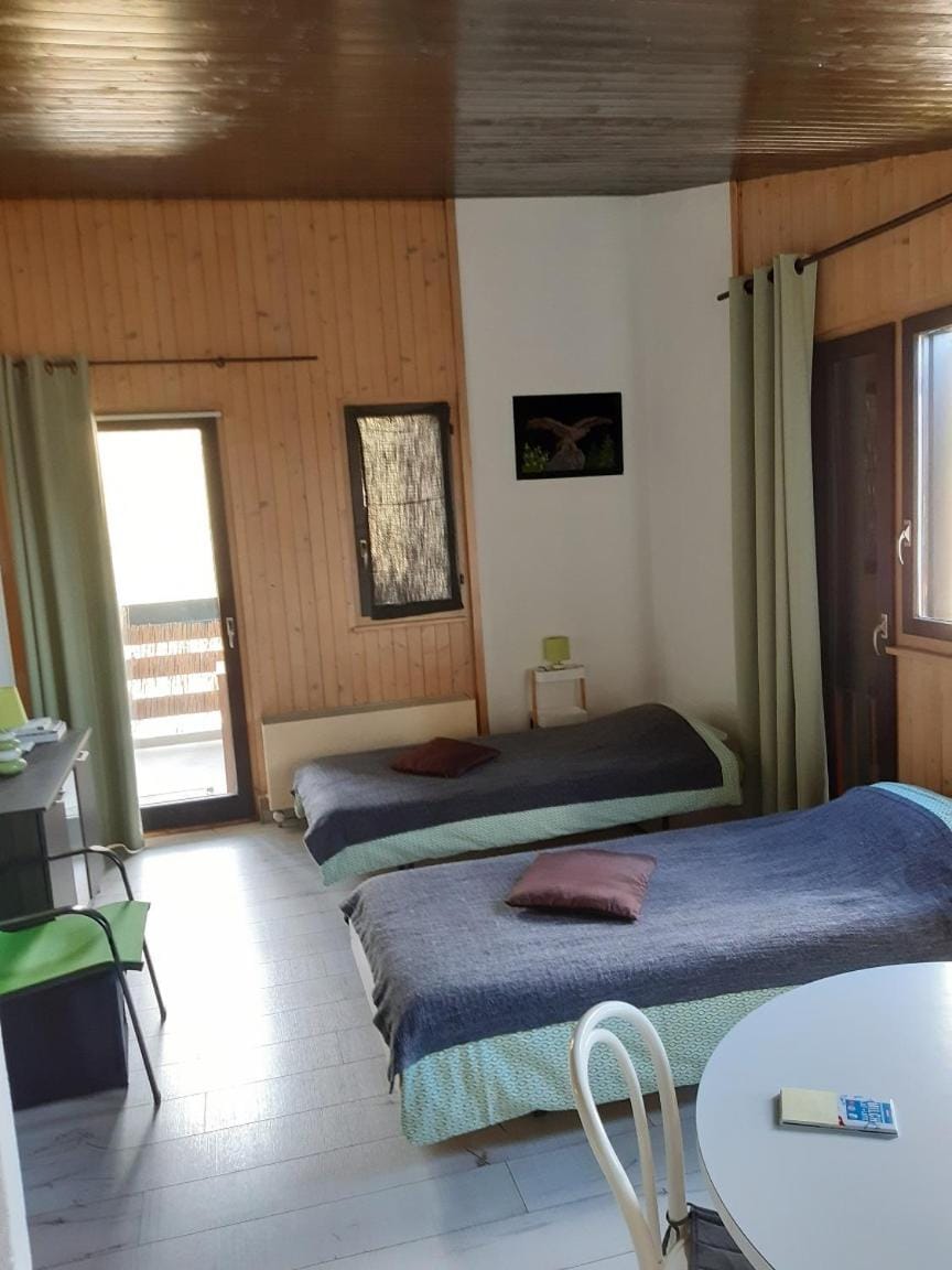 Nice attic studio Montana-Aminona 14 days minimum Apartment in Crans-Montana