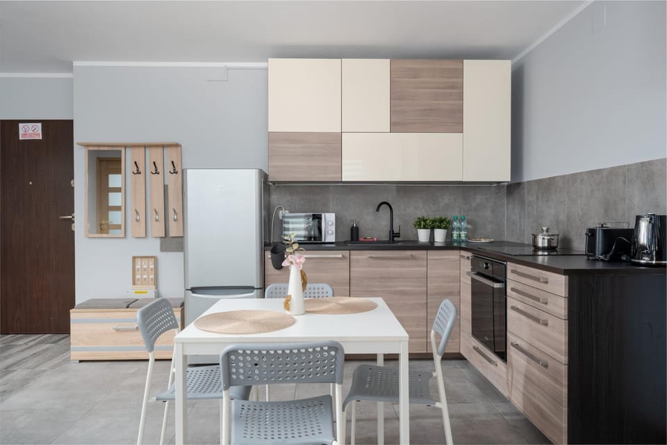 Coffee/tea facilities, Kitchen or kitchenette, Dining area, dishwasher, oven, stove, toaster