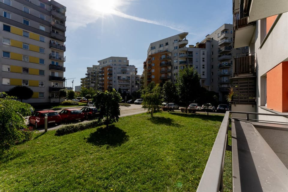 Neighbourhood, Location