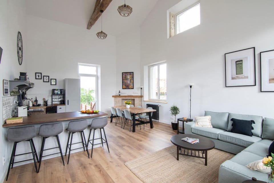 Treize Maison B-2 bed house in centre of Saint Severin House in Nouvelle-Aquitaine