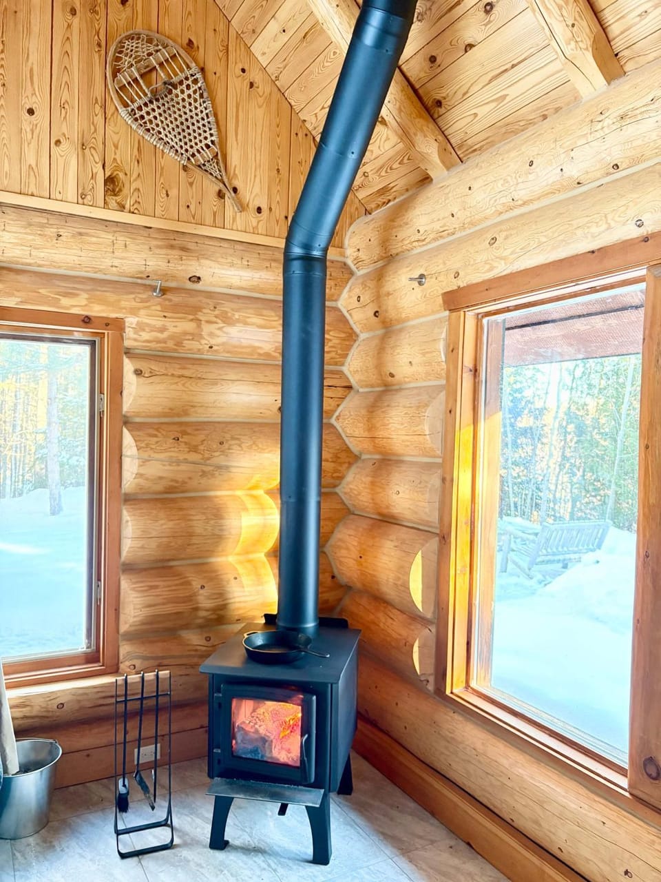 Rustic Log Chalet in Nature - Chalet Le Melisse House in Shawinigan