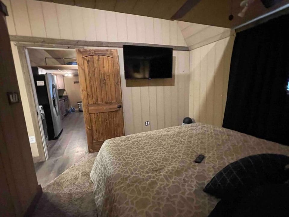 Bed, TV and multimedia, Bedroom, fireplace, wardrobe