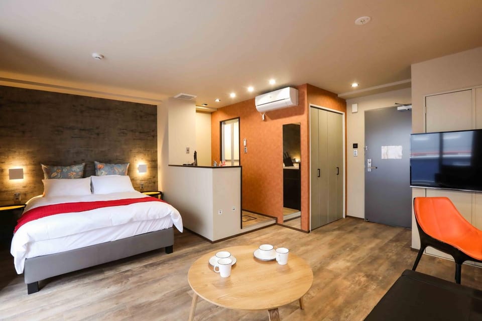 TV and multimedia, Kitchen or kitchenette, Photo of the whole room, Bedroom