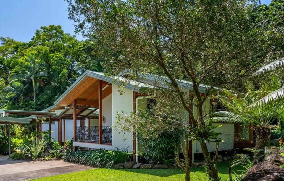 Property building, Garden, Garden view