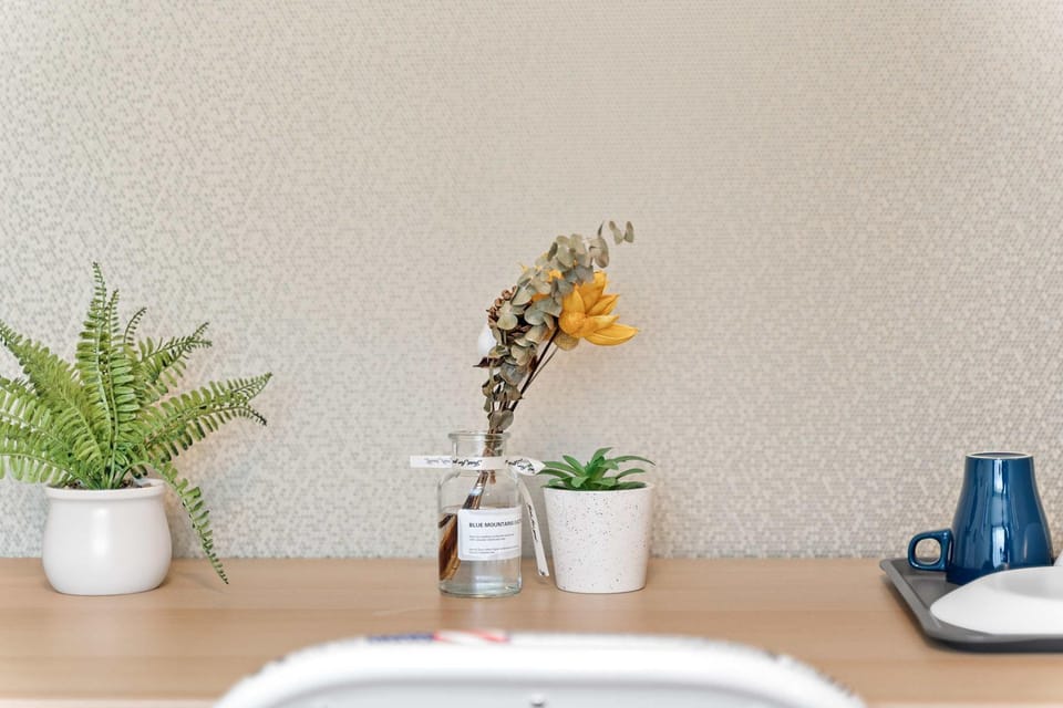 Simple Single Room - Serene Spot at Peakhurst - Shared Bathroom Bed and Breakfast in Sydney