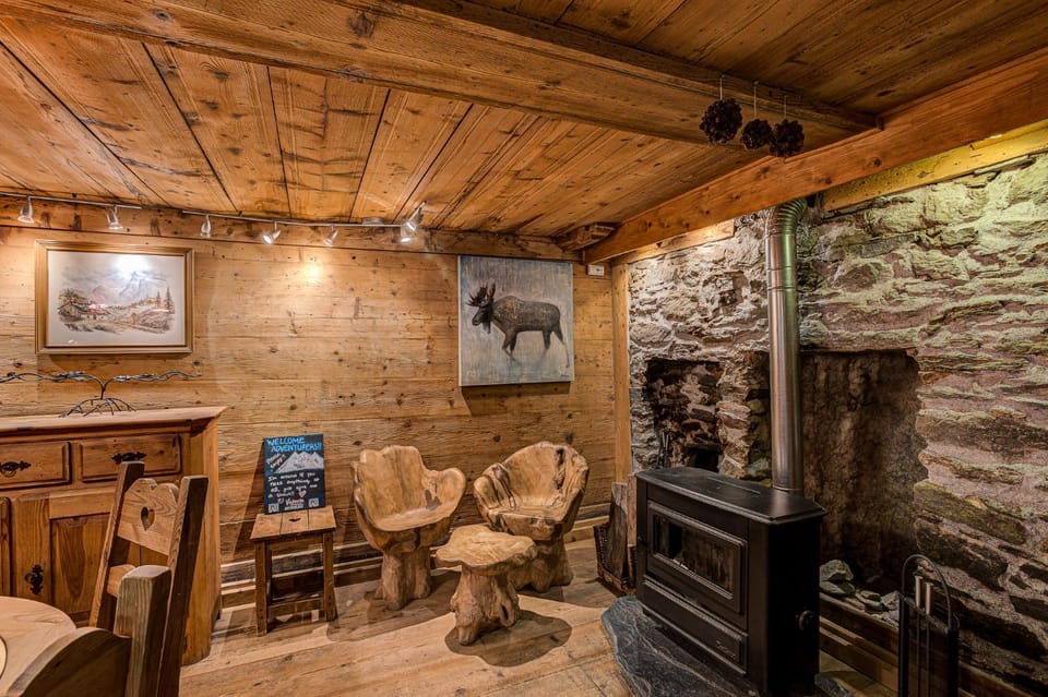 Living room, Seating area