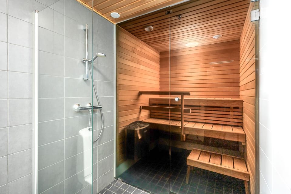 Shower, Sauna