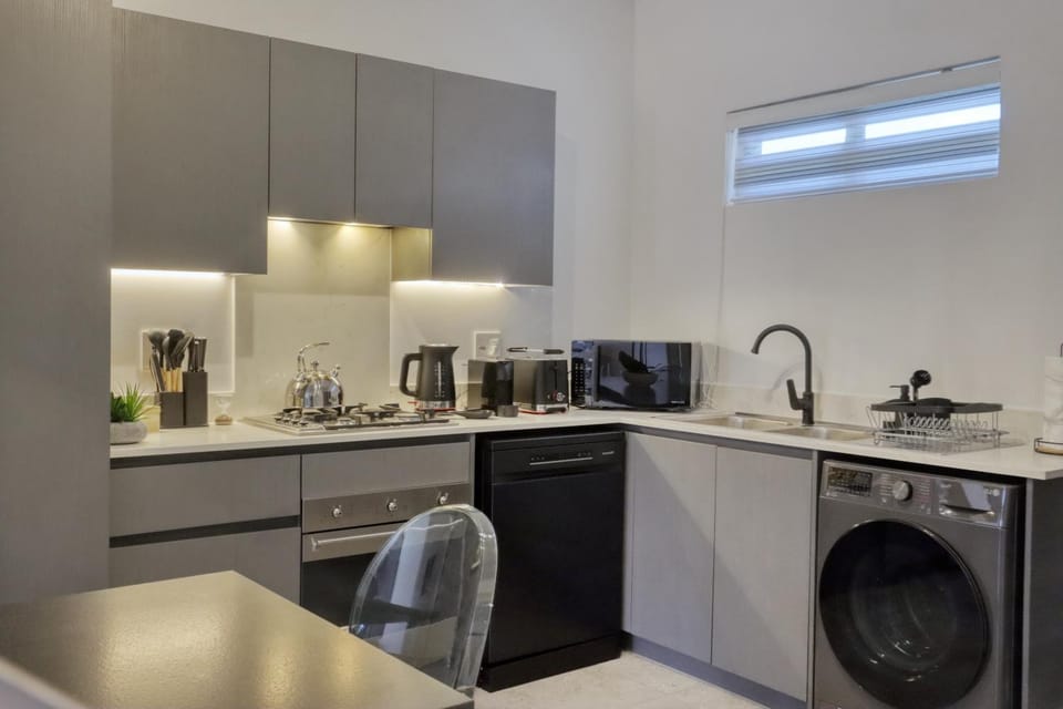Coffee/tea facilities, dishwasher, oven, stove, toaster, washing machine, dryer