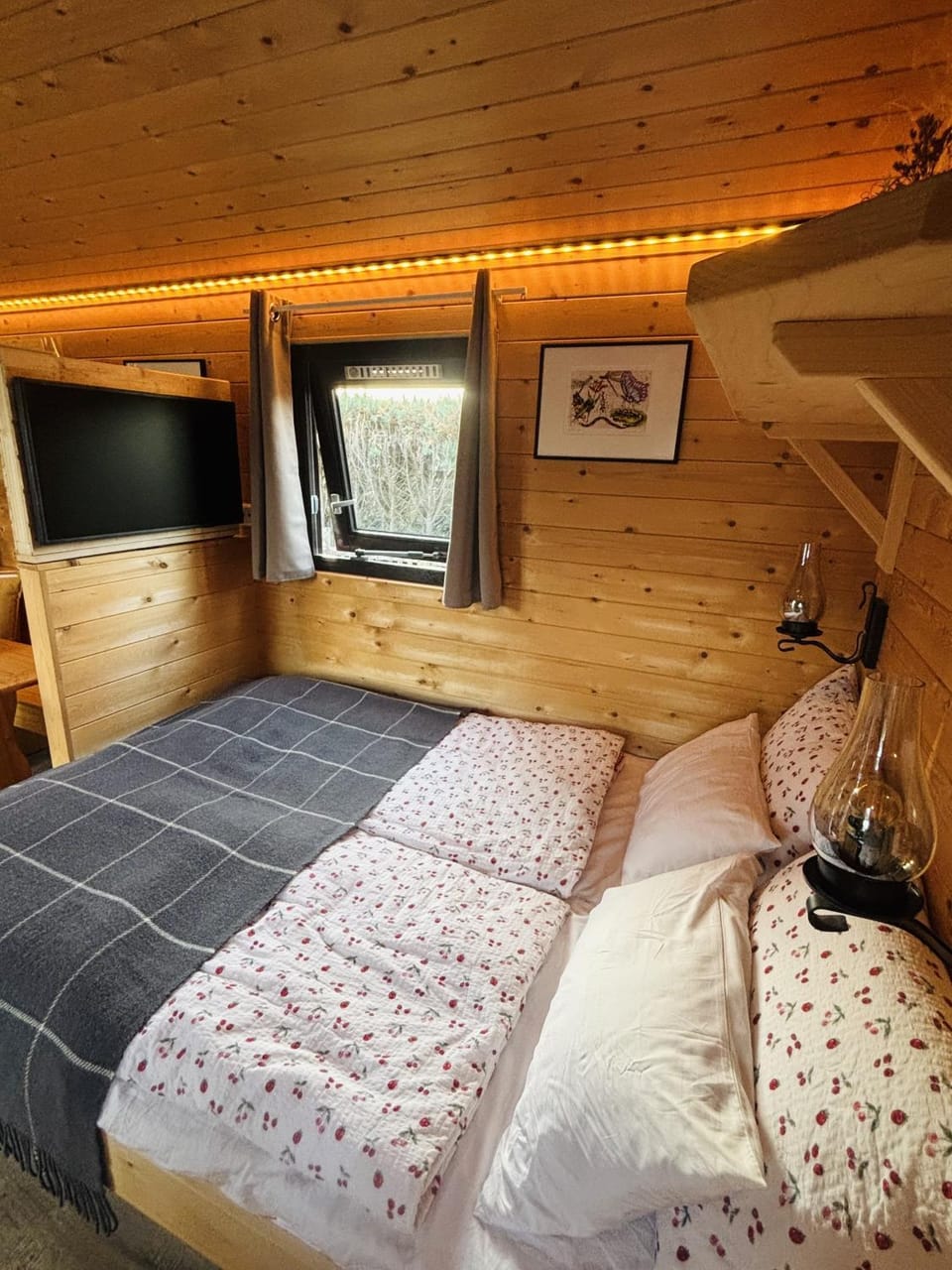 Living room, Bedroom