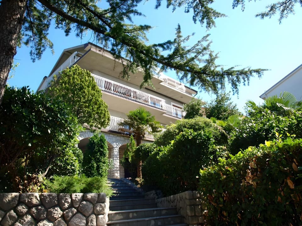 Property building, Garden, Balcony/Terrace