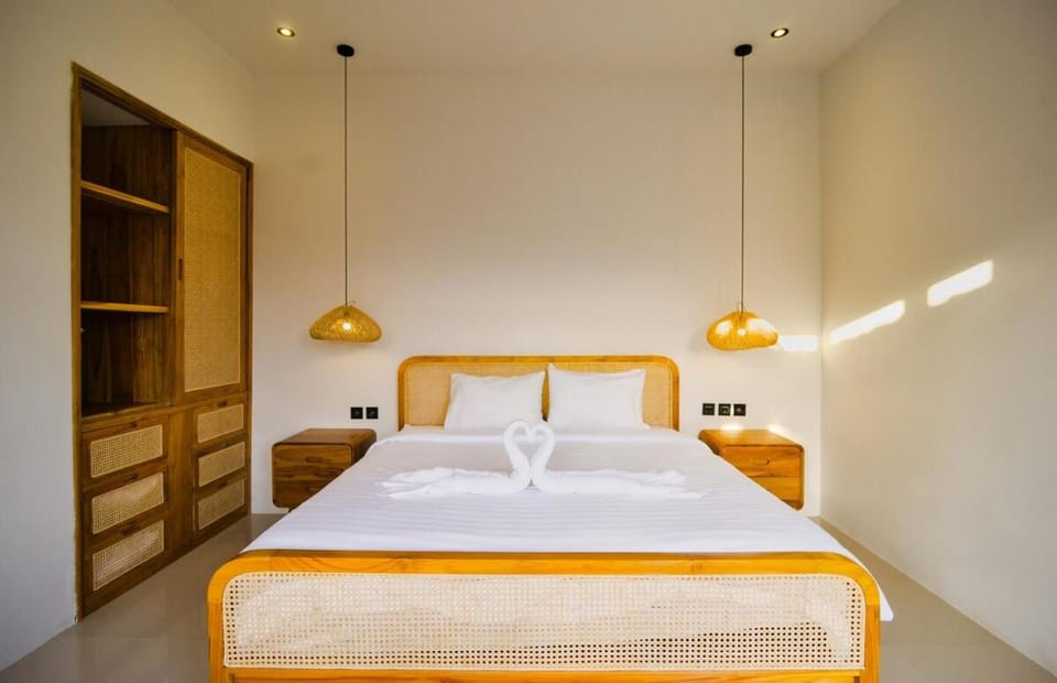 NEW 3 Bed Villa in Kuta with Pool, Terrace & Day Bed House in Pujut