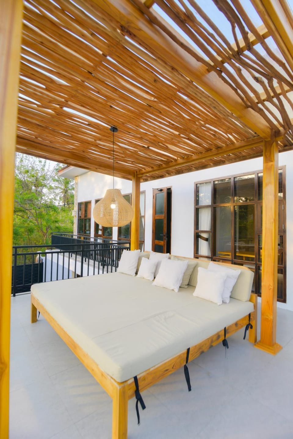 NEW 3 Bed Villa in Kuta with Pool, Terrace & Day Bed House in Pujut