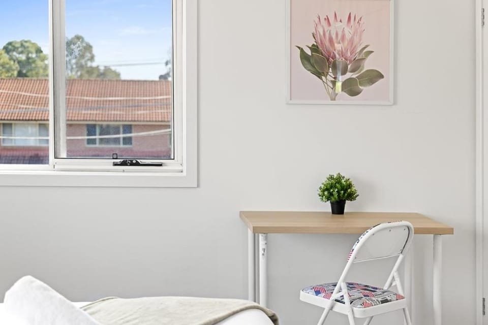 No Frill Ensuite Double Room in Panania - Near Stations Bed and Breakfast in Sydney