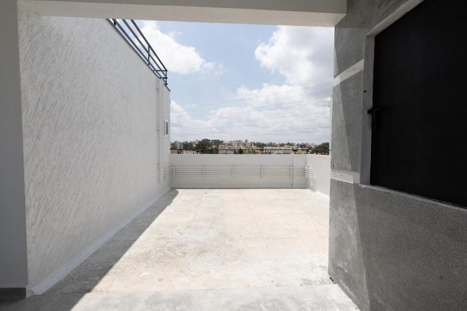 1BHK 2km From Hosa Road Metro with lift 103 Apartment in Bengaluru