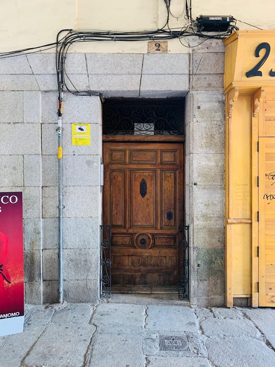 Facade/entrance
