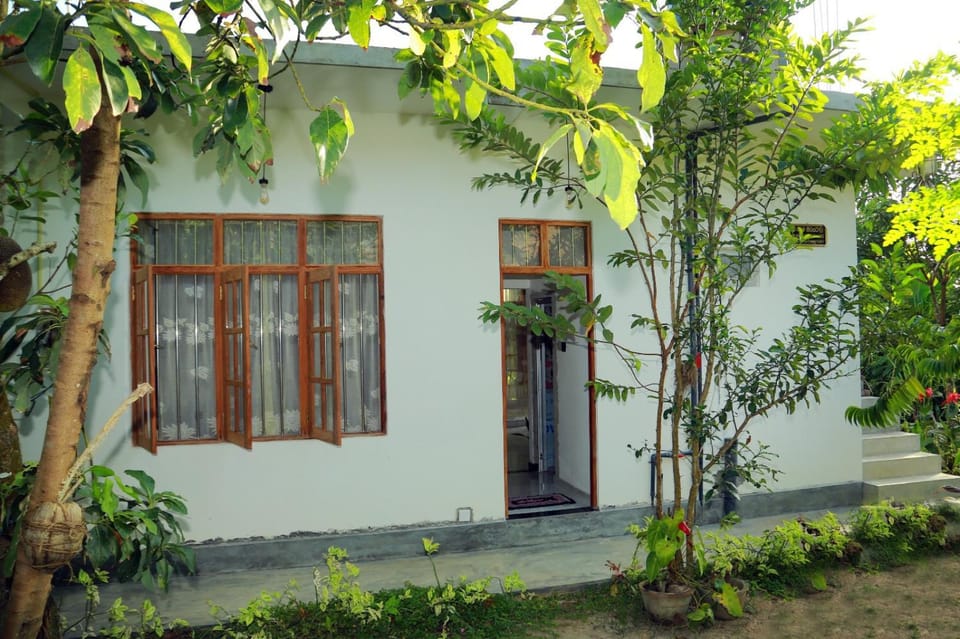Property building, Day, Garden, Garden view