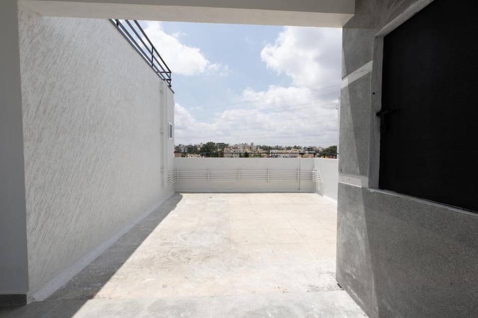 1BHK 2km From Hosa Road Metro with lift 202 Apartment in Bengaluru