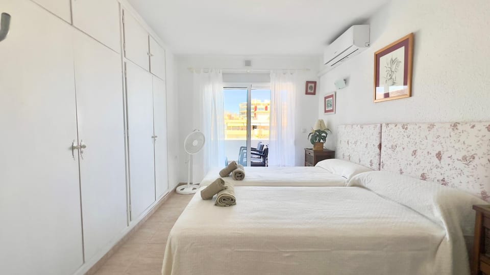 Bed, Balcony/Terrace, Photo of the whole room, Bedroom, towels, wardrobe