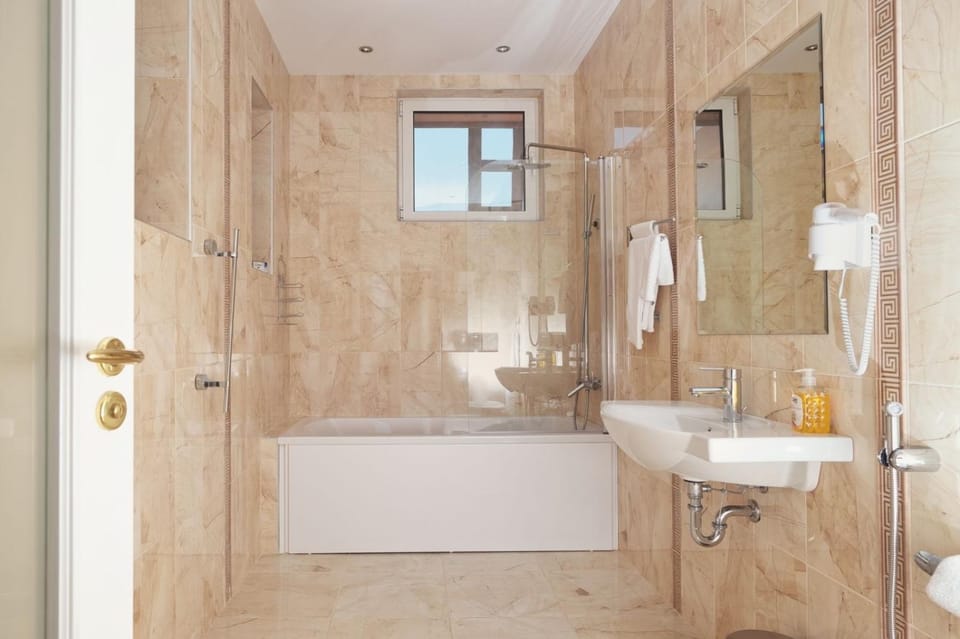 Shower, Bathroom, Bath, towels