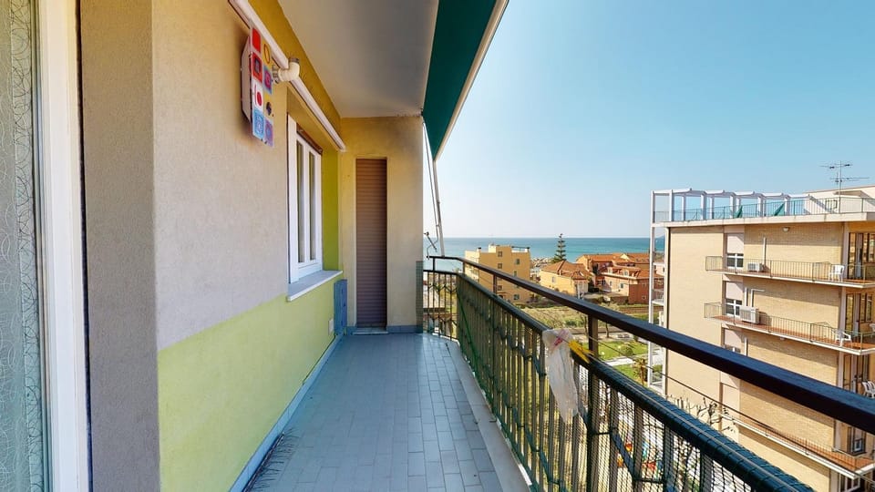 Property building, Balcony/Terrace