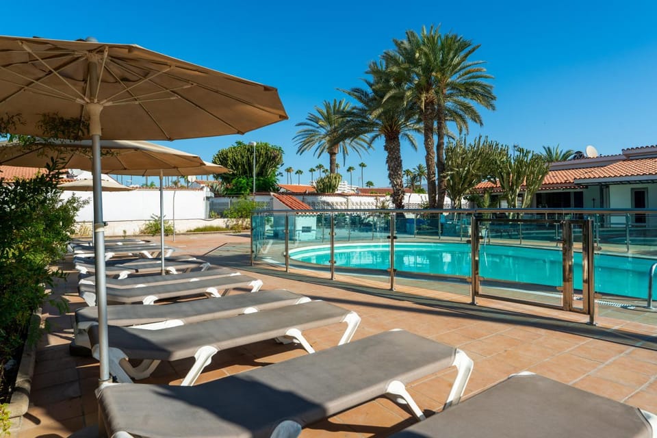 Swimming pool, Swimming pool, sunbed